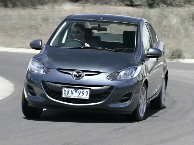 Mazda 2 II Рестайлинг (DE2)