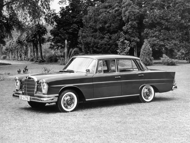 Mercedes-Benz W111